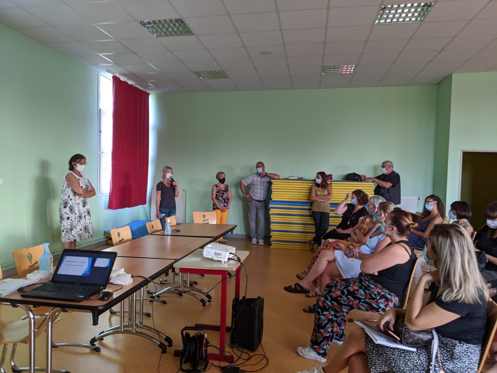 En présence de la direction du collège